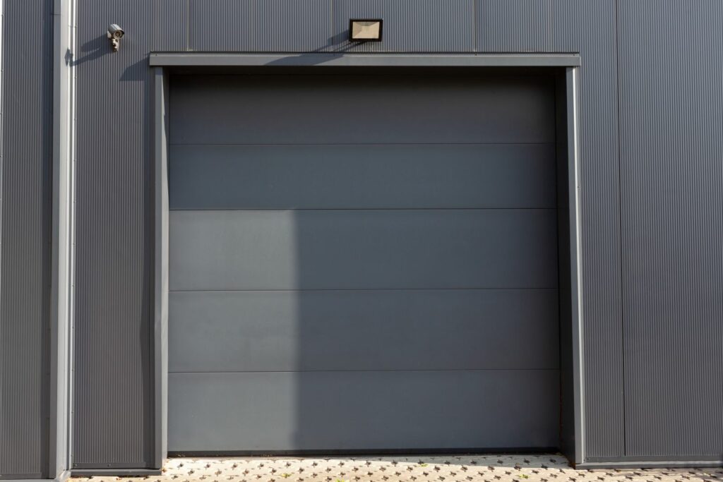 Porte Basculanti per Garage a Brescia